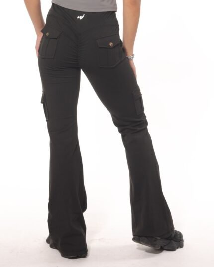 Спортен панталон с разкроен крачол и джобове с капак